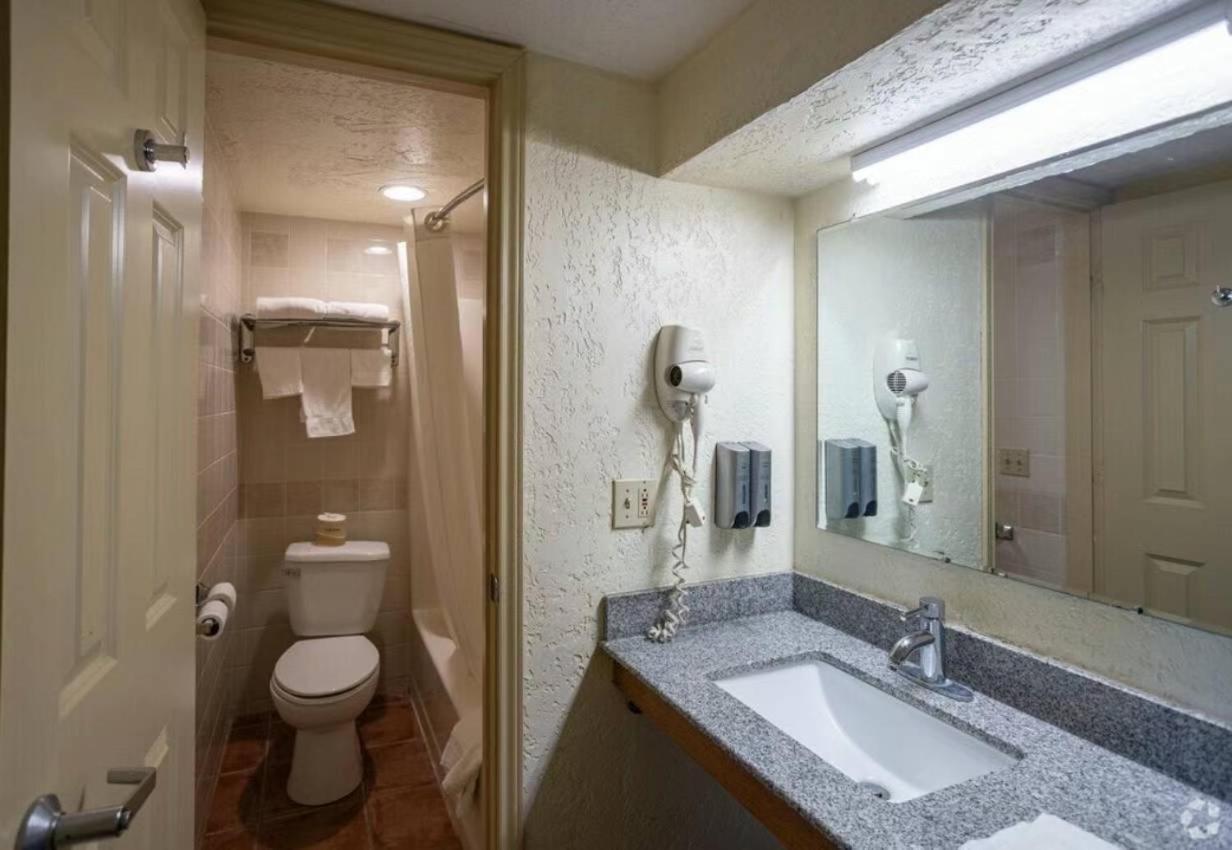 Bo Hotel Canadian Courts Kültér fotó